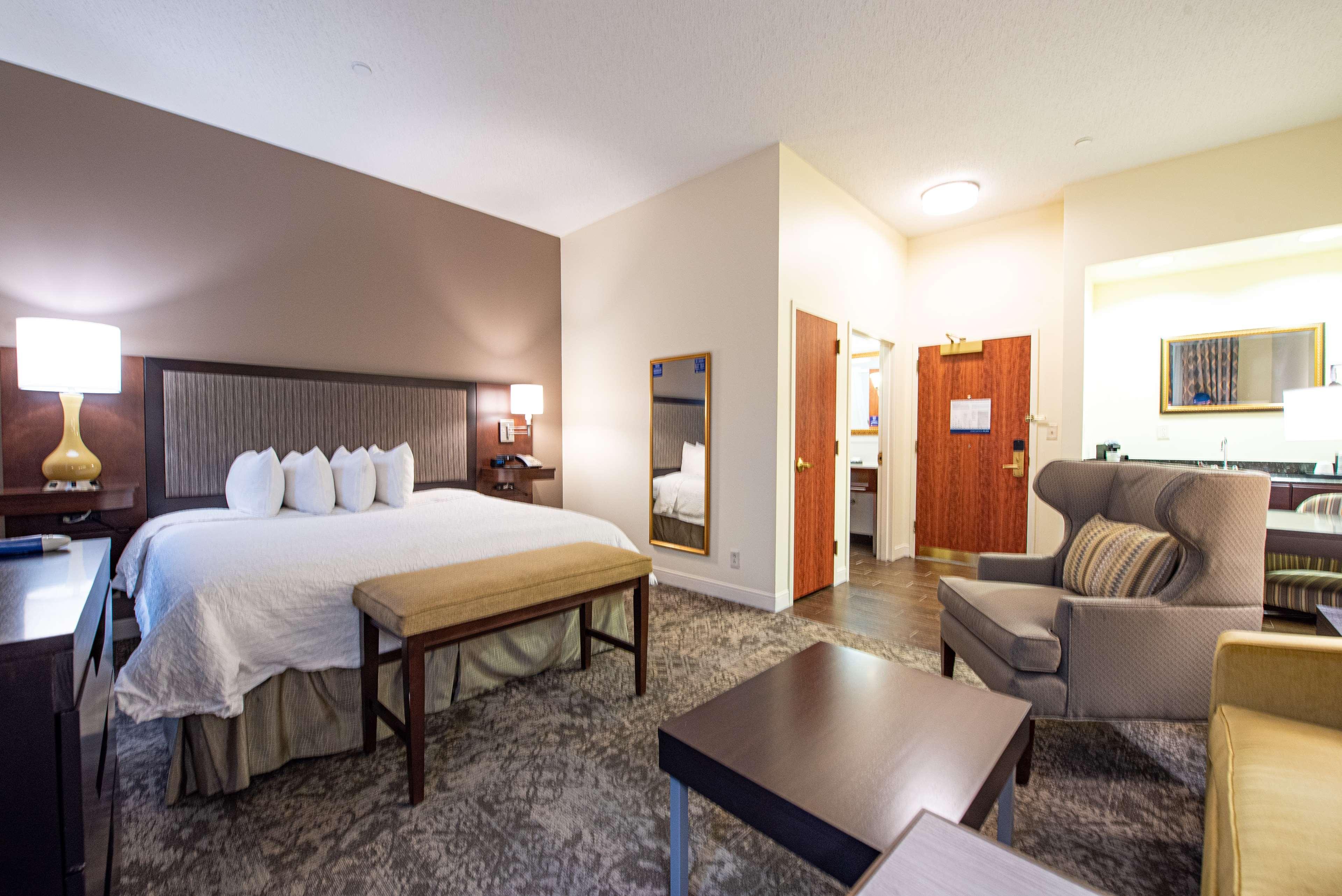 Hampton Inn & Suites By Hilton - Rockville Centre Exterior foto