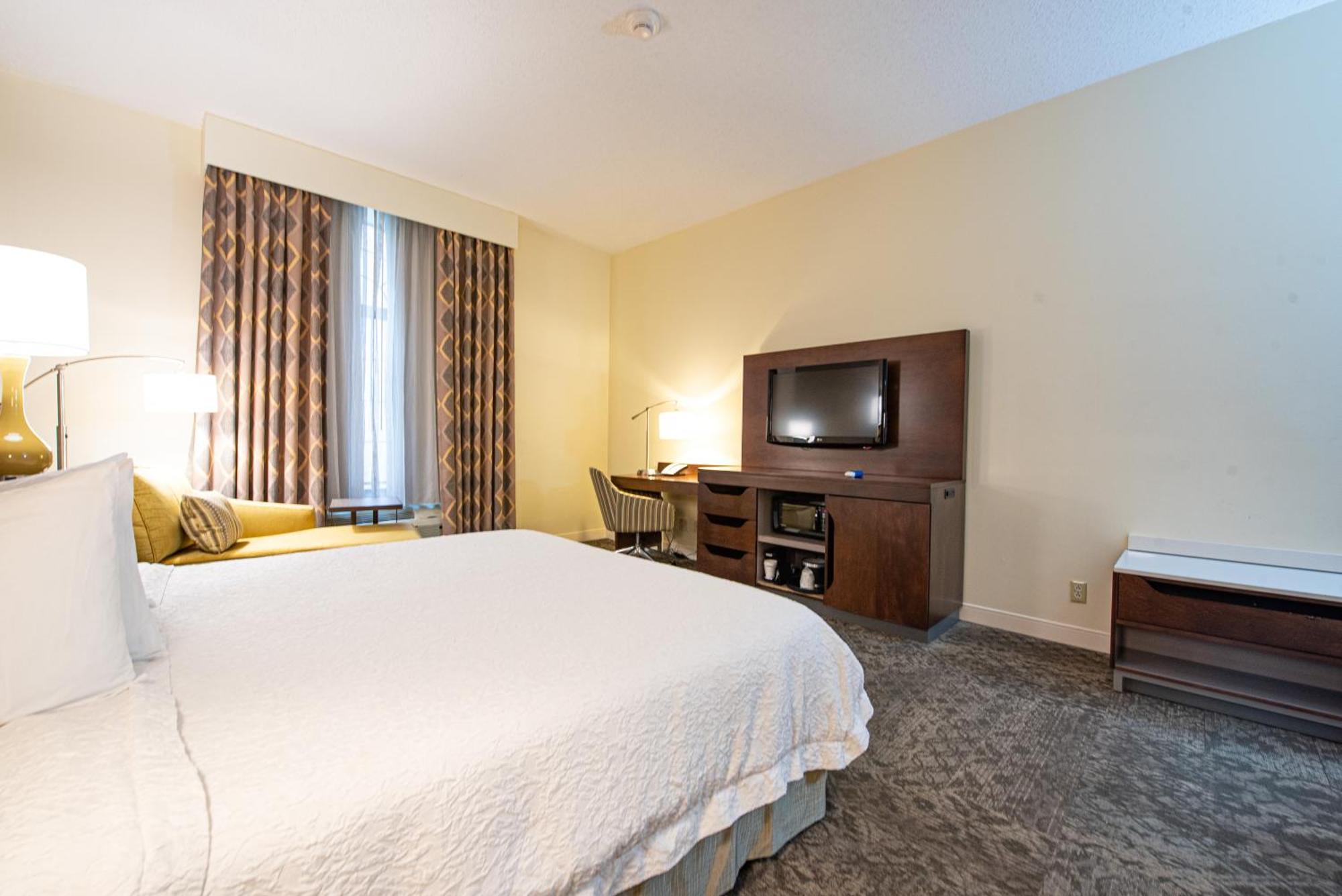 Hampton Inn & Suites By Hilton - Rockville Centre Exterior foto