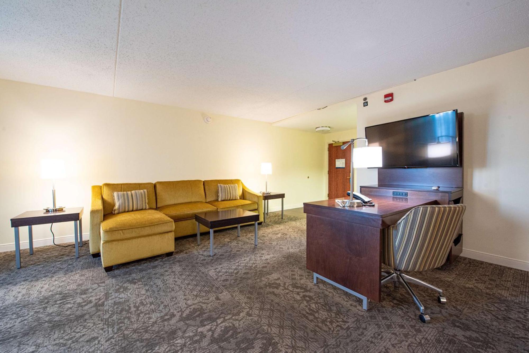 Hampton Inn & Suites By Hilton - Rockville Centre Exterior foto